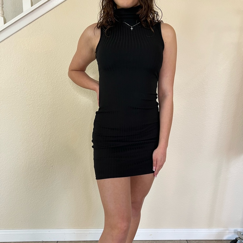 Black Ribbed Turtle Neck Sleeveless Midi Dress - Picture 8 of 13